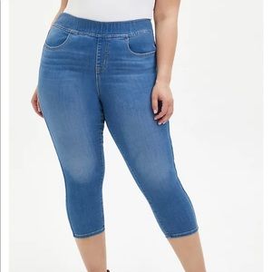 Torrid crop jeans size 6